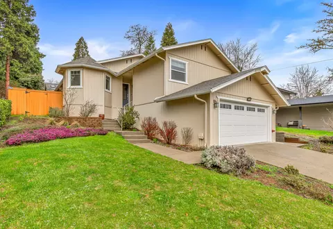 1226 NW Prospect Ave, Grants Pass, OR 97526
