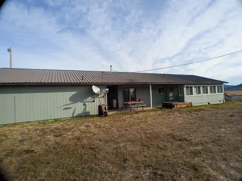 Exterior - 23727 Jefferson Ave, Beatty, OR 97621 photo 5 of 11