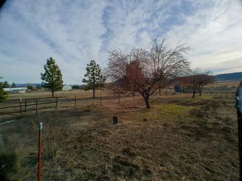 Exterior - 23727 Jefferson Ave, Beatty, OR 97621 photo 2 of 11