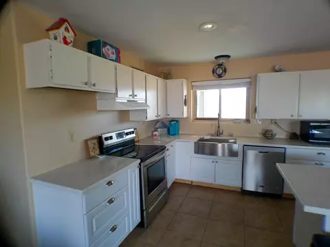 Kitchen - 23727 Jefferson Ave, Beatty, OR 97621 photo 2 of 3