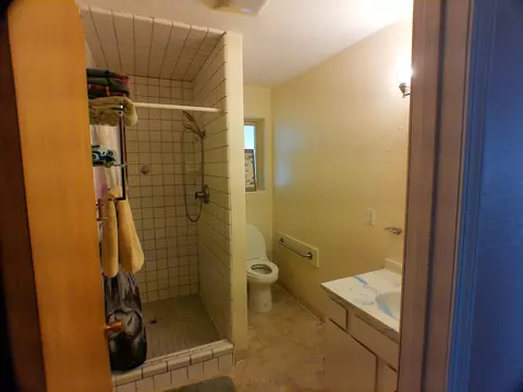 Bath - 23727 Jefferson Ave, Beatty, OR 97621 photo 2 of 3