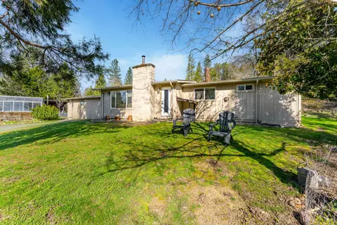 150 Cienaga Ln, Grants Pass, OR 97526