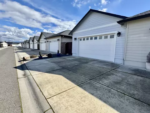 438 Cheney Loop, Central Point, OR 97502 photo 15