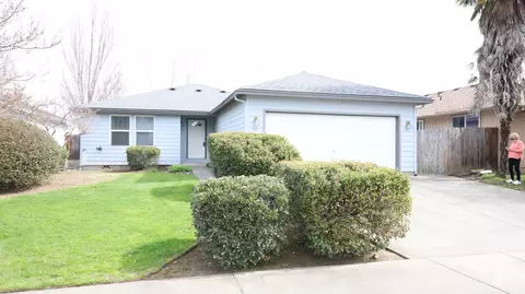 647 SW Larch Rd, Grants Pass, OR 97526