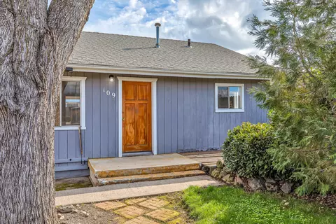 109 Lozier Ln, Medford, OR 97501