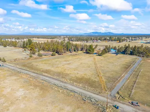 63480 Hughes Rd, Bend, OR 97701