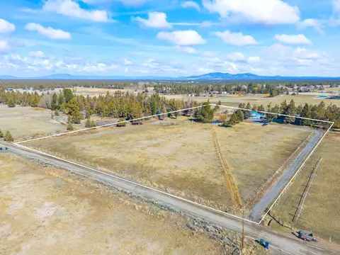 63480 Hughes Rd, Bend, OR 97701 photo 3
