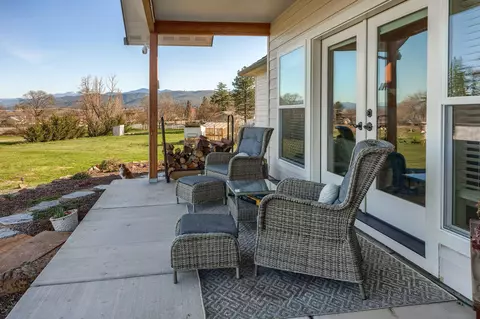 893 Old Stage Rd, Central Point, OR 97502 photo 29