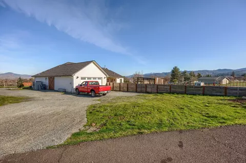 893 Old Stage Rd, Central Point, OR 97502 photo 34