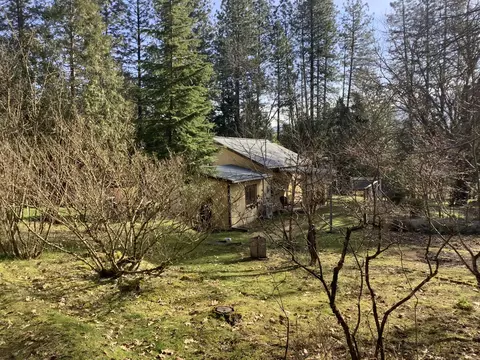 280 Humphrey Ln, Grants Pass, OR 97527