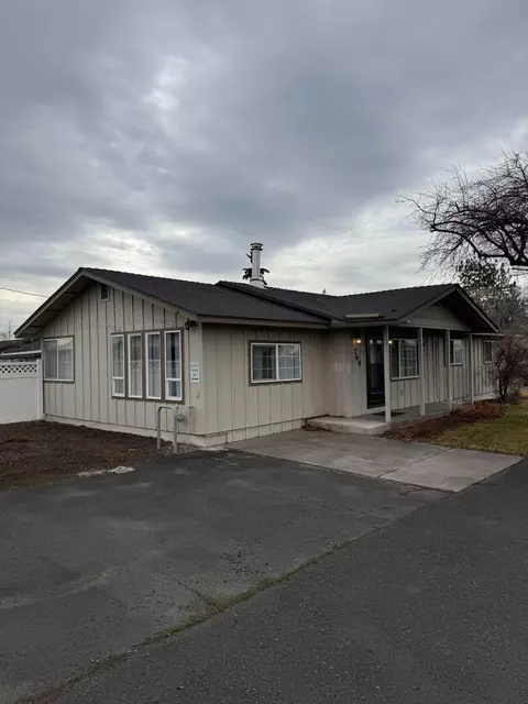 764 NW Maple Ave, Redmond, OR 97756