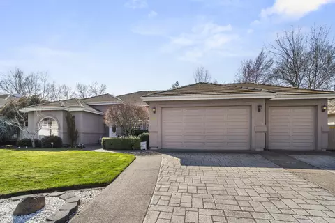 3378 Creek View Dr, Medford, OR 97504