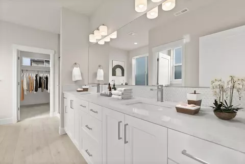 Bath - 3962 NE Oakside Loop, Bend, OR 97701 photo 1 of 1