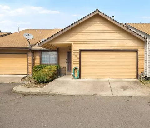 639 Golden Ln, Medford, OR 97504