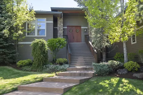 1010 NW Yosemite Dr, Bend, OR 97703