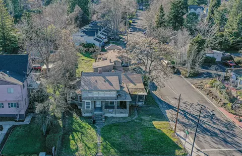 431 N Main St, Ashland, OR 97520