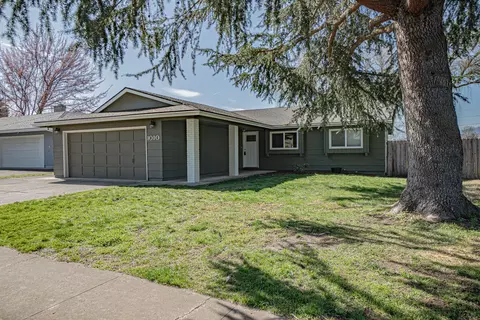 1010 Rose Valley Dr, Central Point, OR 97502