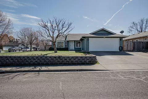 601 Benjamin Way, Phoenix, OR 97535