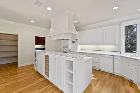 Kitchen - 20455 Outback Ct, Bend, OR 97702 photo 3 of 4