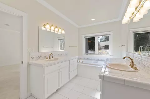 Bath - 20455 Outback Ct, Bend, OR 97702 photo 2 of 3