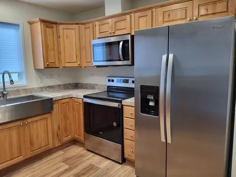 240 Jasmine Dr, Grants Pass, OR 97526