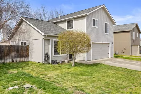 256 Mace Rd, Medford, OR 97501