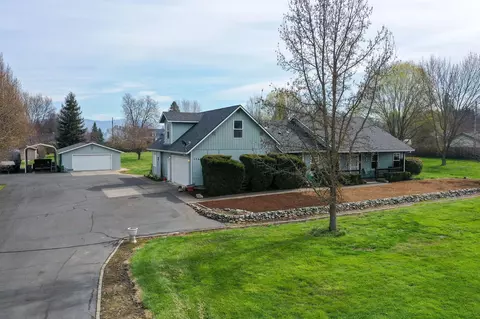 1747 Minear Rd, Medford, OR 97501