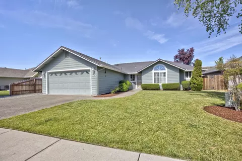 1654 Nunnwood Ln, Grants Pass, OR 97527
