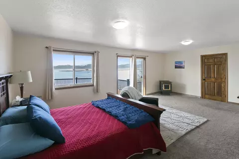 Bedroom - 38038 Modoc Point Rd, Chiloquin, OR 97624 photo 6 of 6