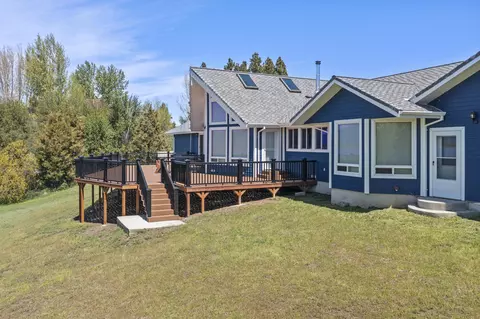 Exterior - 38038 Modoc Point Rd, Chiloquin, OR 97624 photo 4 of 5