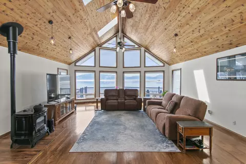 Living - 38038 Modoc Point Rd, Chiloquin, OR 97624 photo 1 of 1