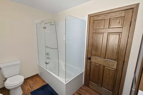 Bath - 38038 Modoc Point Rd, Chiloquin, OR 97624 photo 1 of 4