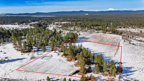 60647 Antler Rd, Bend, OR 97702 photo 2