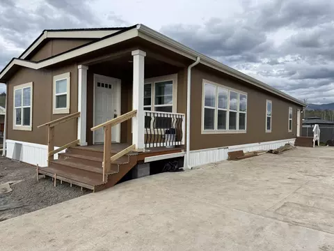 4729 S Pacific Hwy # 28, Phoenix, OR 97535