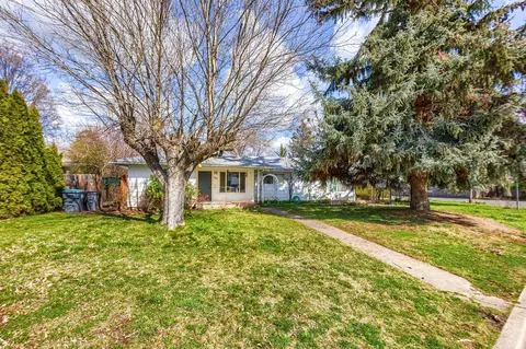 401 Oak St, Phoenix, OR 97535 photo 2
