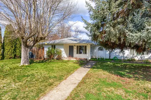 401 Oak St, Phoenix, OR 97535