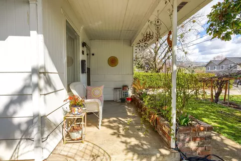 401 Oak St, Phoenix, OR 97535 photo 25