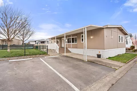 3555 S Pacific Hwy #141, Medford, OR 97501