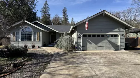 409 Sarma Dr, Shady Cove, OR 97539