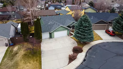 2120 NW 21st Ct, Redmond, OR 97756