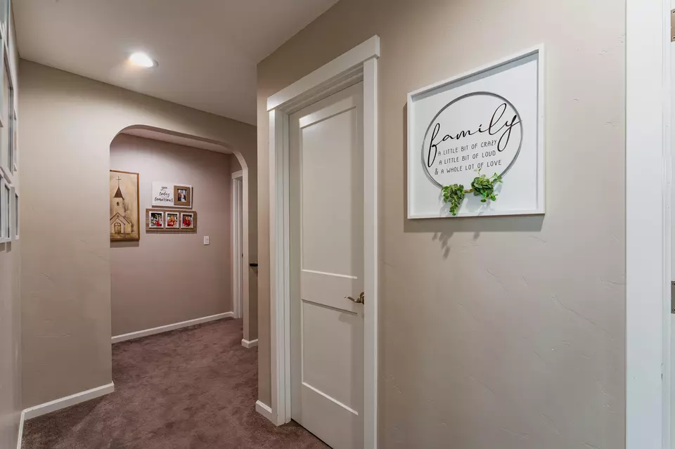 Entry Way - 823 SW 26th Ct, Redmond, OR 97756 photo 2 of 2