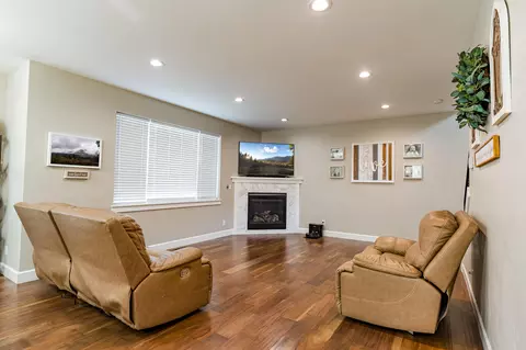 Living - 823 SW 26th Ct, Redmond, OR 97756 photo 1 of 2