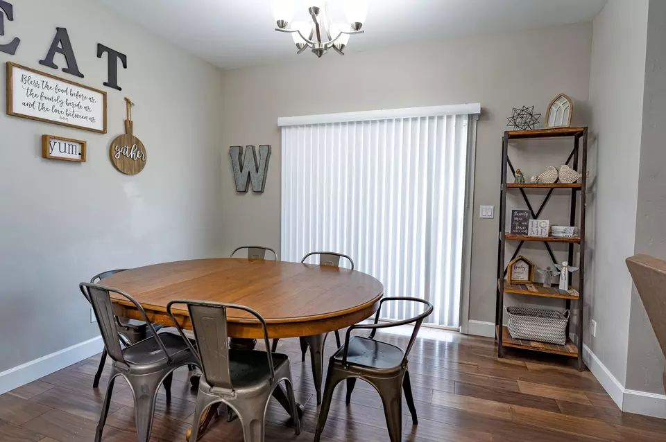 Dining - 823 SW 26th Ct, Redmond, OR 97756 photo 1 of 1