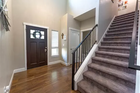 Entry Way - 823 SW 26th Ct, Redmond, OR 97756 photo 1 of 2