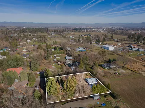 1567 Magnolia Ave, Medford, OR 97501