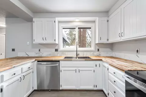 60903 Amethyst St, Bend, OR 97702 photo 5