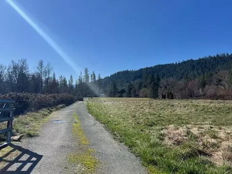 2565 Evans Creek Rd, Rogue River, OR 97537 photo 2