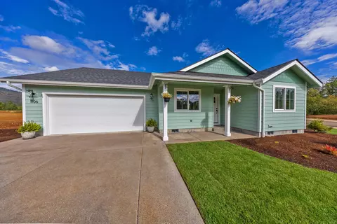 1106 Cascade Loop, Cave Junction, OR 97523