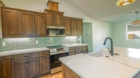 Kitchen - 1106 Cascade Loop, Cave Junction, OR 97523 photo 1 of 4