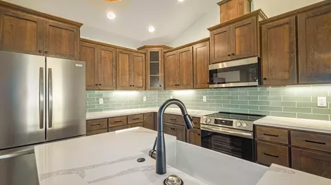 Kitchen - 1106 Cascade Loop, Cave Junction, OR 97523 photo 4 of 4